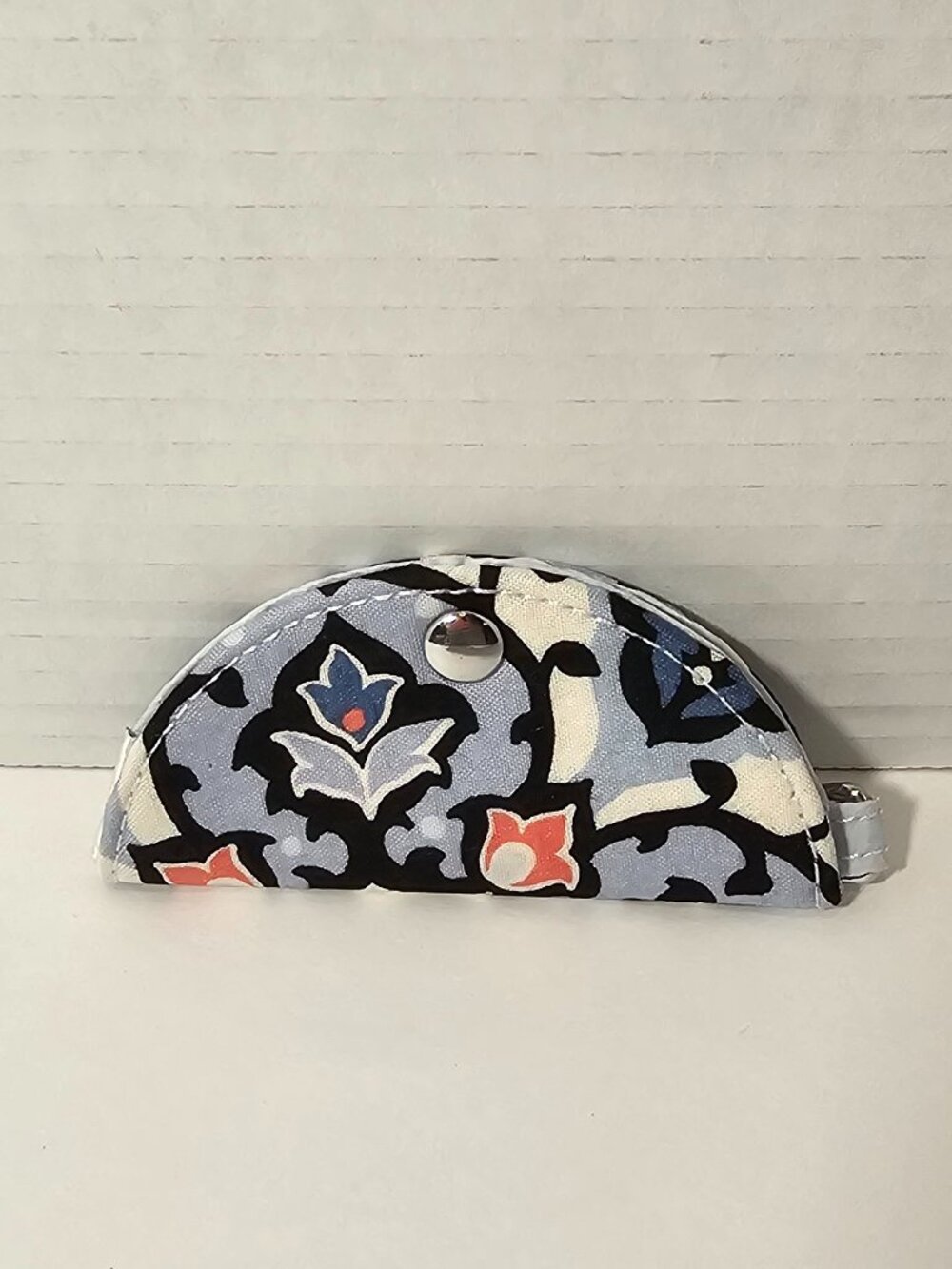 NWT Vera Bradley Cord Keeper Lisbon Medallion Headphones Cable Earbud Wired